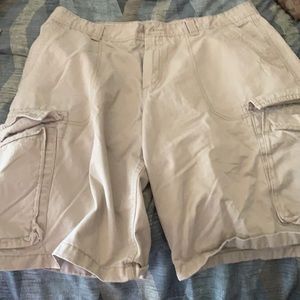 Men’s cargo shorts..